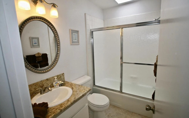 D20 - Beachfront Delight - 2 Br Condo