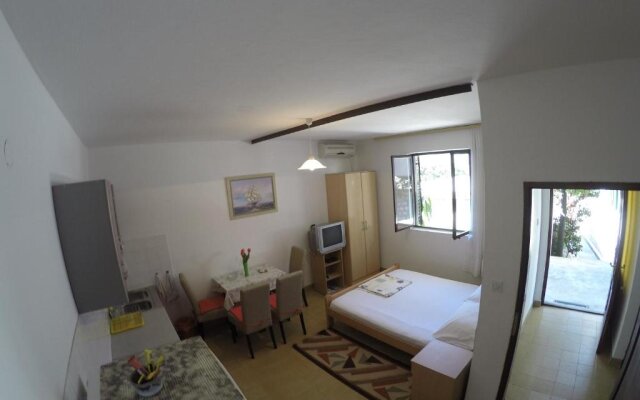 Apartments Jovanovic in Dobrota, Montenegro from 87$, photos, reviews - zenhotels.com