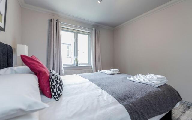 Hoxton 2 Bed Apartment by BaseToGo