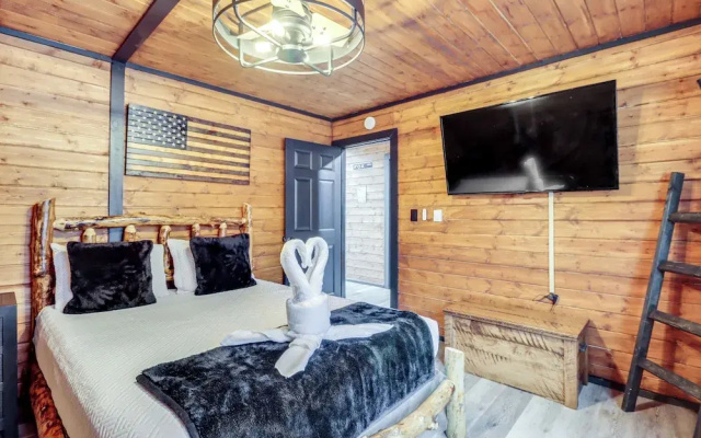 9 Mi to Big Boulder Mtn: A-frame Cabin w/ Hot Tub