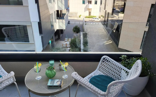 Downtown MaritA207