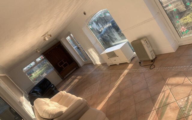 Beautiful 5 bed Farm Accommodation