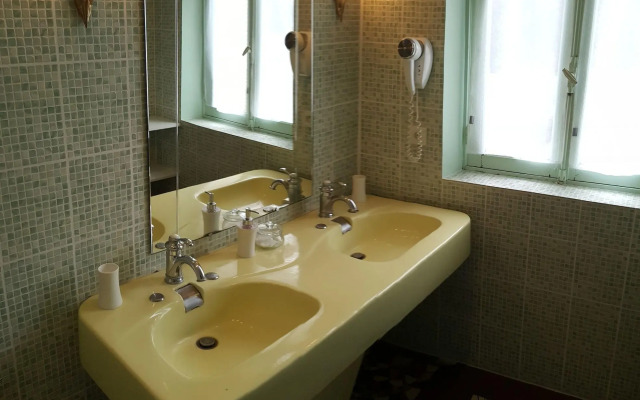 Castel Bayeux Guesthouse