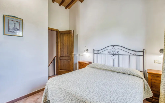 Oliva Family Apt Shared Pool,volterra