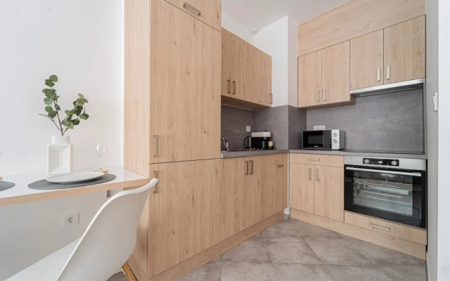 WestSide Garden Apartments by Urbanrent