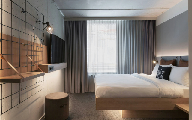 Moxy Lausanne City - Image 2