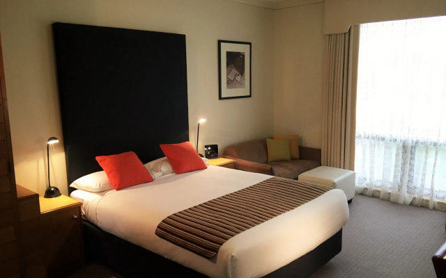 Sovereign Park Motor Inn