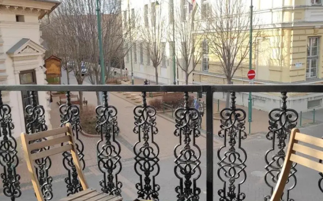 City Art Inn