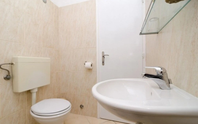 Pavo - Comfortable With Parking Space - SA4