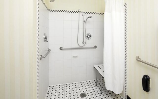 Fairfield Inn & Suites Cumberland