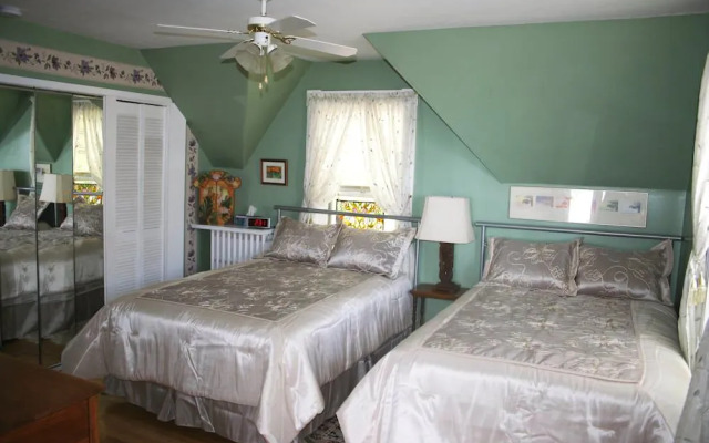 A Boat to Sea Bed & Breakfast