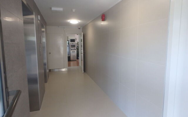 Burleigh Gardens North Hi-Rise