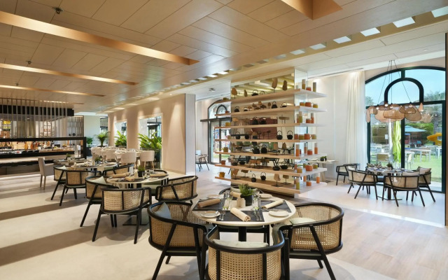 Al Ain Rotana Hotel