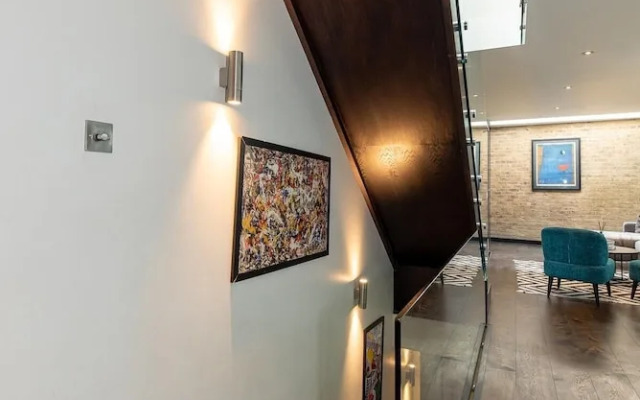 Spacious 4BR Victorian Estate in Kensington