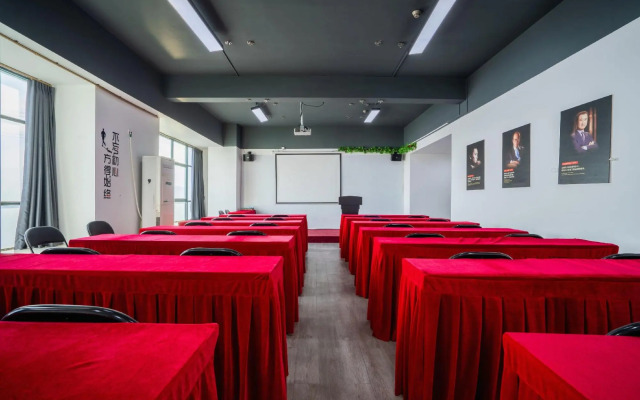 Liangde Hotel (Shenzhen Shajing Houting Subway Station)