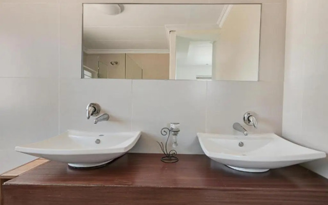 Spacious 4 bedroom hideout sanctuary with pool