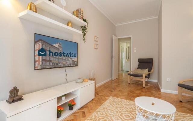 Deluxe Bright Flat with Netflix by Host Wise