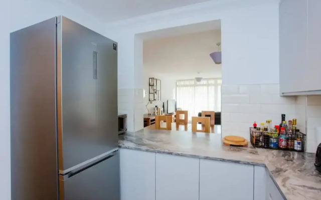 Bright 2 Bedroom Apartment in Islington