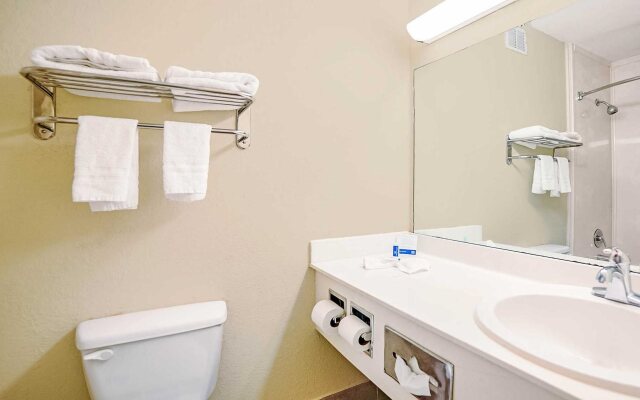 Clarion Pointe Marshall