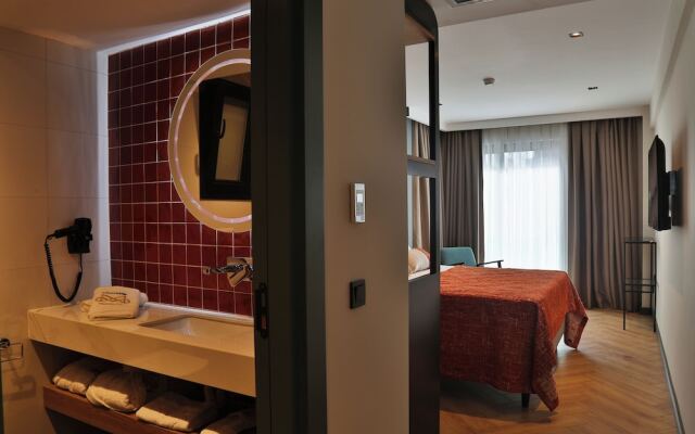 In The Middle Hotel