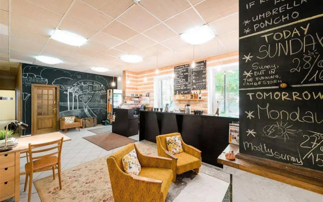 Downtown Forest Hostel  Camping