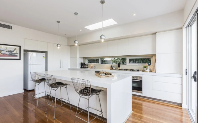 Sydney Seaside Contemporary Executive Living