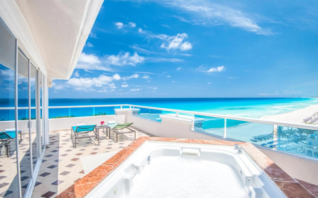 Wyndham Alltra Cancun All Inclusive Resort