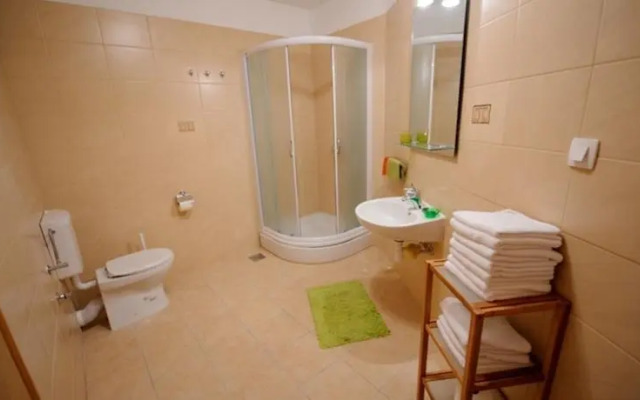 Studio Apartments Renata