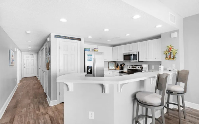 Majestic Beach Towers 2-803