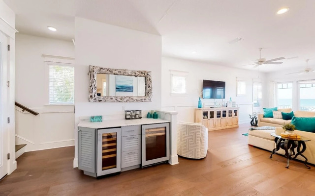 Paradise Beach by AMI Locals