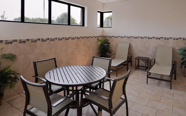 Holiday Inn Express Crestwood by IHG