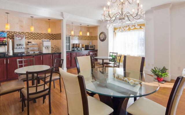 Best Western Roanoke Inn & Suites
