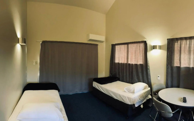 Rayland Epsom Motel
