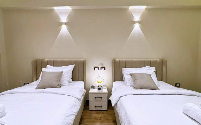 The Built-up 2 BDR Condo 15 min to CAI Airpt