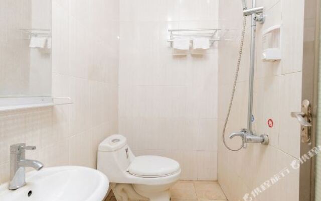 Huixiang Hotel (Haikou High-speed railway East station Wuyue Plaza store)