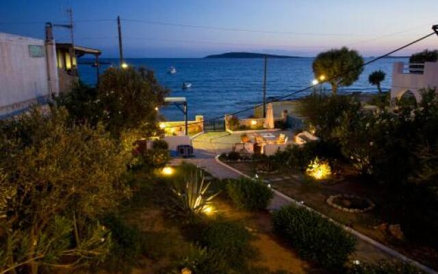 George's beach studios Aliki Paros