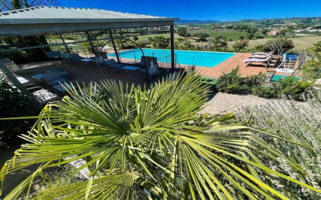 Very Pretty Spoleto Poolside, Jacuzzi, Gardens No01