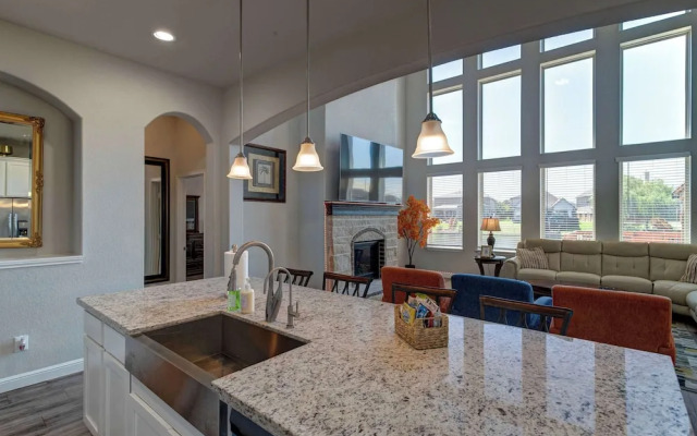 Lakeview Mansion A Chic Estate