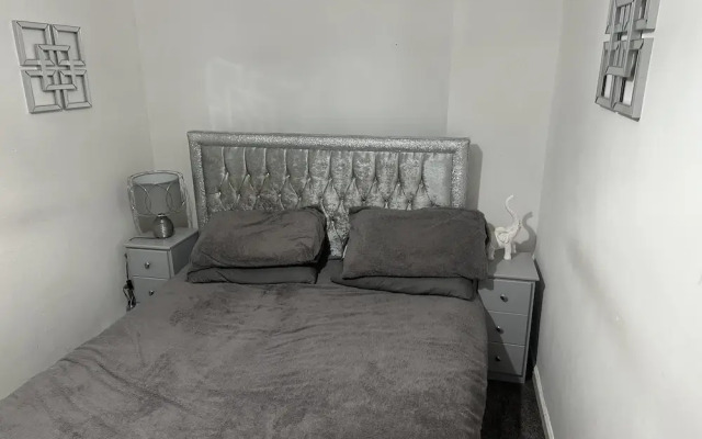 Beautiful 1-bed House in Bradford