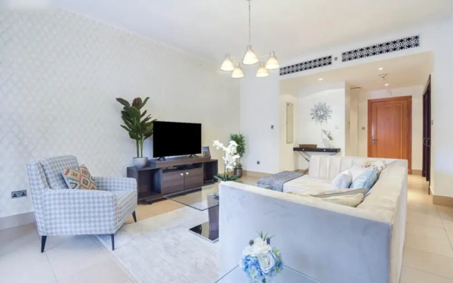 Dashing 2B Apt in Old Downtown