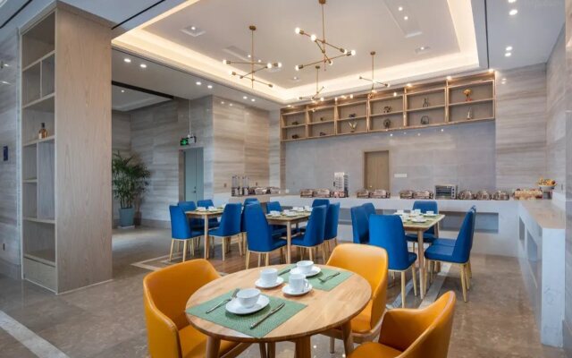 Kyriad Hotel (Guangzhou North Railway Station Metro Station)