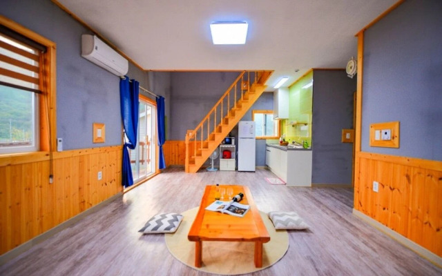 Gurye Seomjingang Pension