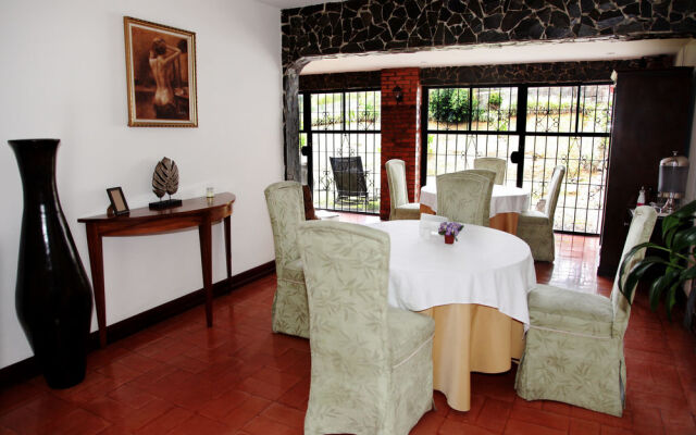 Nest Hotel B & B