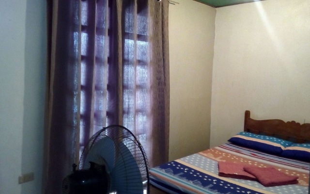 Deden's Pizzeria and Guesthouse - Moalboal Panagsama