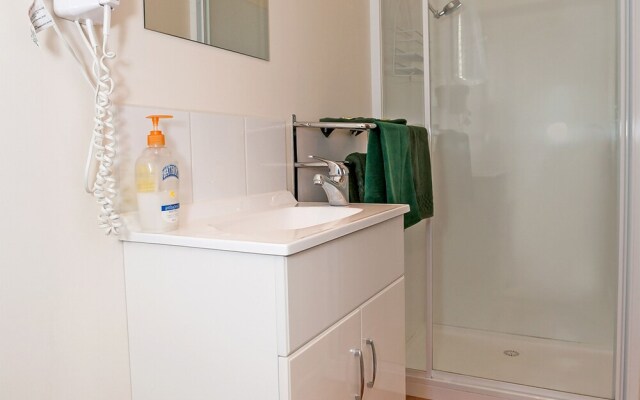 Snug Beach Cabin And Caravan Park