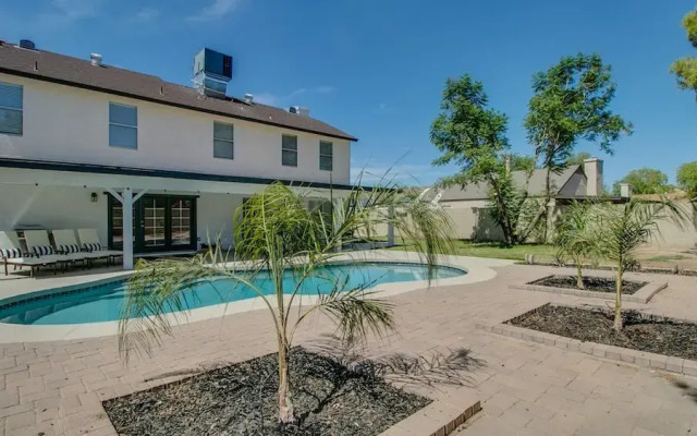 Upgraded 4-bdrm Beautiful Home W/pool!