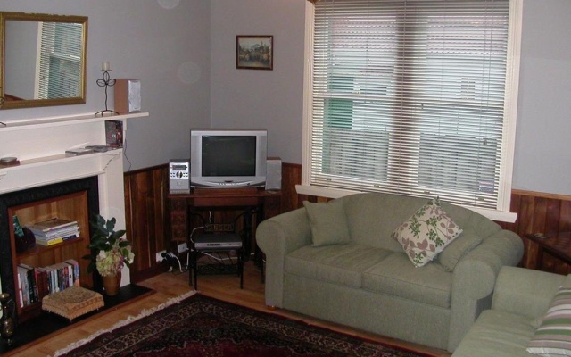 Coronation Cottage – Guest Rooms – South Launceston
