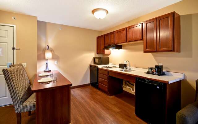 GrandStay Hotel & Suites