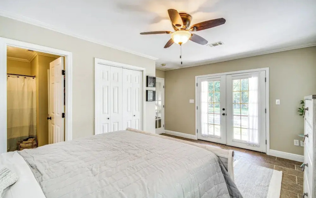 Walk to Beach: Waveland Retreat w/ Yard!