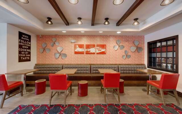 The Crossroads Hotel, Newburgh